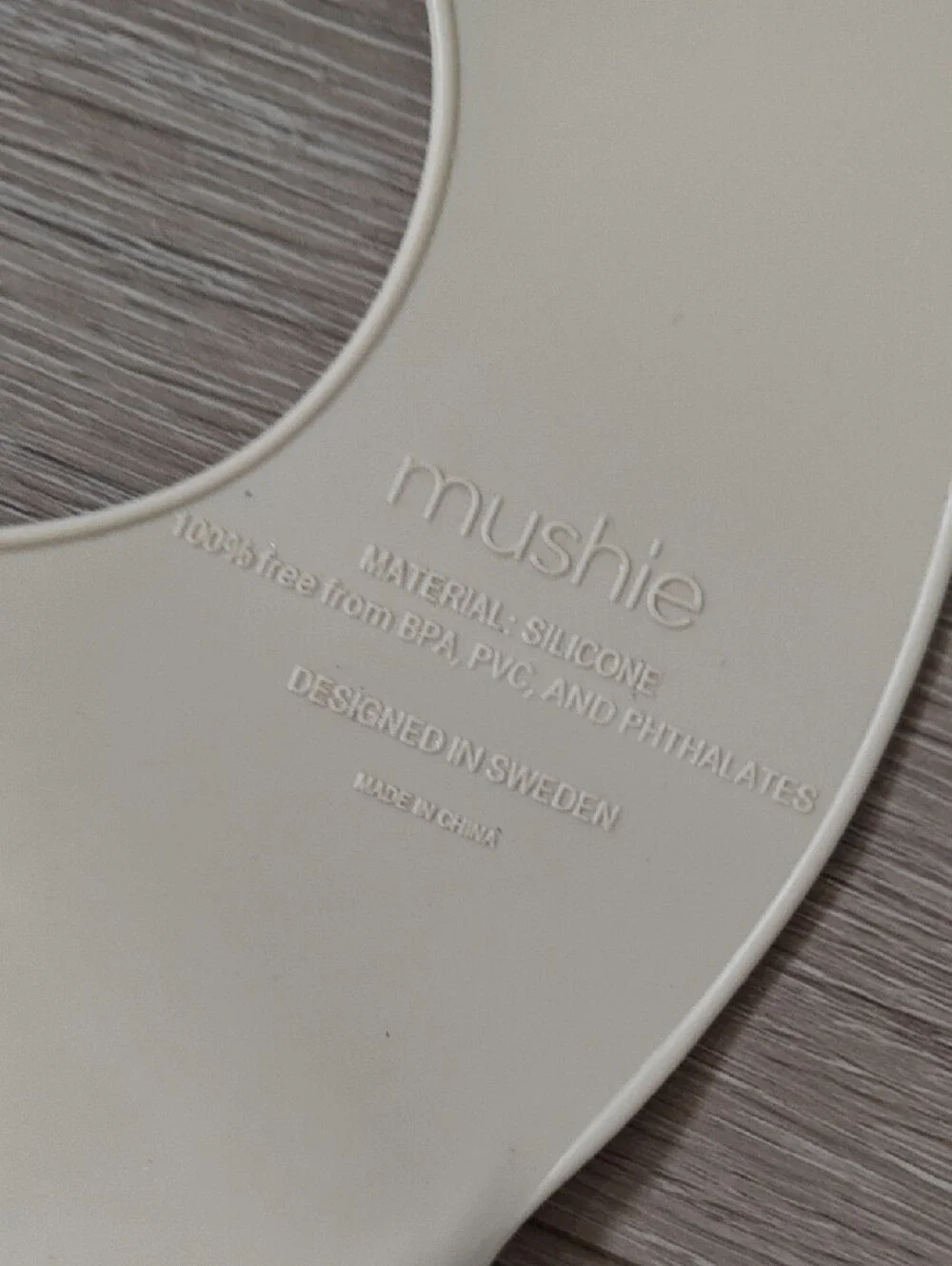 MUSHIE Silicone Catch-All Baby Bib - Cream